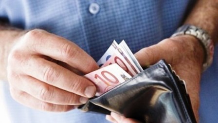 Rriten pagat per 8.000 punonjes ne varesi te bashkive